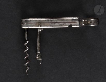 null Attributed to MENNERET SOSTHEN

Folding corkscrew with nickel-plated metal lever,...