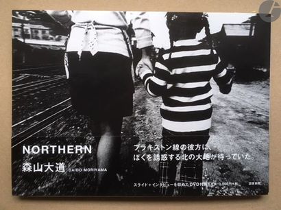 null [Un livre - Une (des) photographie(s)]
MORIYAMA, DAIDO ( 1938) [Signed]
Northern.
Éditions...