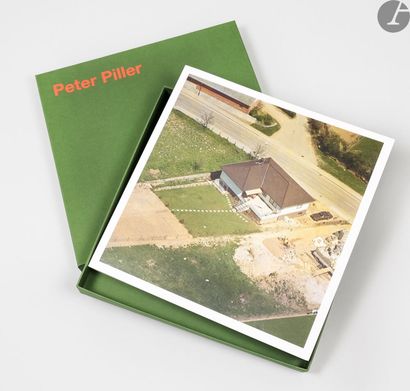null [A book - A photograph(s)
]PILLER, PETER (1968) [Signed]
Von Erde Schöner.
Verlag...