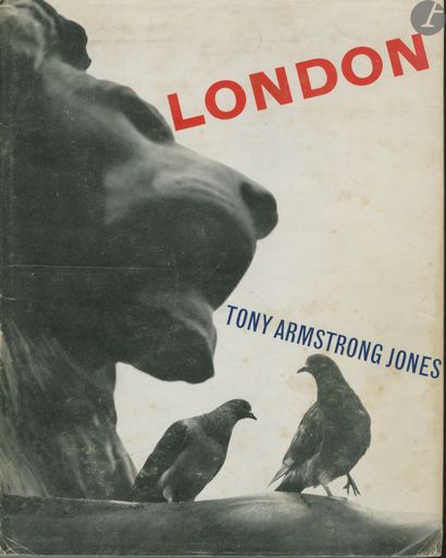 null ARMSTRONG JONES, TONY (Lord Snowdon) (1930-2017)
London. 
Weidenfeld & Nicolson,...