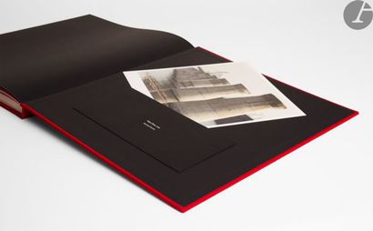 null [A book - A photograph(s)
]KENNA, MICHAEL (1953)
One
 
Sunday in Beijing.
Editions...
