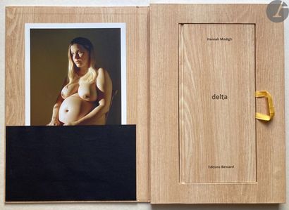 null [Un livre - Une (des) photographie(s)]
MODIGH, HANNAH (1980) [Signed]
Delta.
Editions...