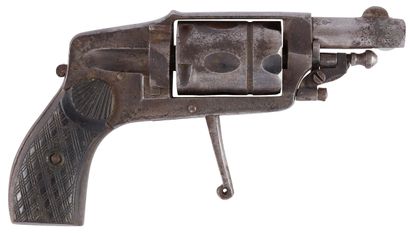  Revolver Hammerless, six coups, calibre 6 mm Velodog. Détente pliante. A.B.E. (Piqûres)....