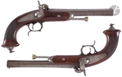  Paire de pistolets à percussion, d’officier, modèle 1833 2e type. Canons à pans...