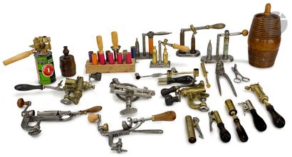 null Set of twenty-four pieces including:
two powder kegs, five crimpers, bullet...