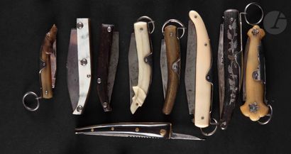 null Nine folding pocket knives, some with palm, handles in horn, bone or mother...