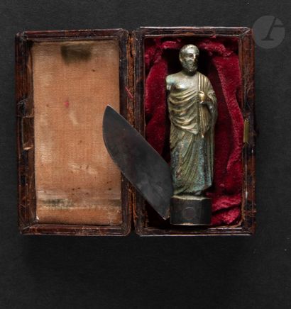 null Petit couteau, le manche en bronze en forme de personnage antique

Dans sa boîte...