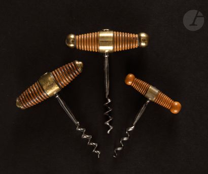 null LEBOULLANGER

Three simple corkscrews, the handles out of turned wooden and...