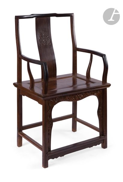 null Nanguanmaoyi type armchair made of hongmu, China, 20th century.
Openwork backrest...