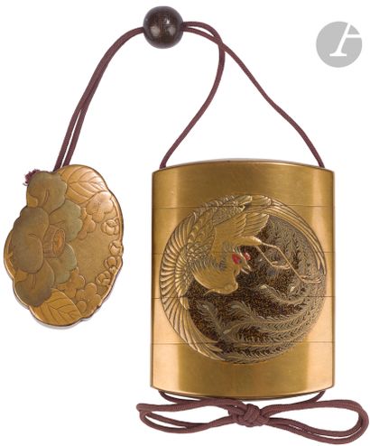 null 
Inro à quatre cases en laque fundame et un netsuke en laque or, Japon XIXe...