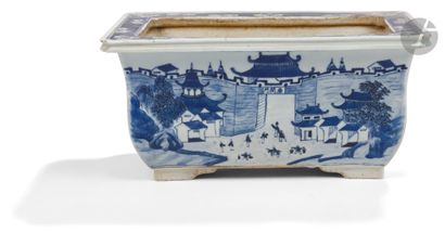 null Jardinière à « bonsaï » rectangulaire en porcelaine bleu et blanc, Chine, XIXe...