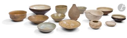 null Fourteen ceramics, Southeast Asia, Vietnam, Japan, 11th-14th centuries-
A bottle...