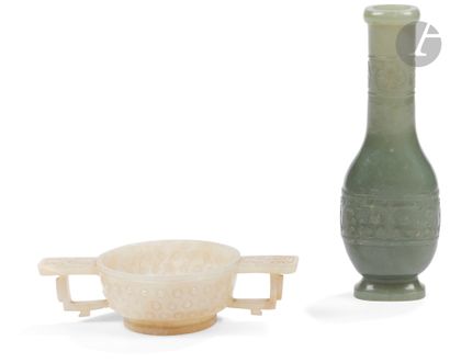 null Lot including a jade vase and a bowl, China, 19th - 20th century.
The bowl with...