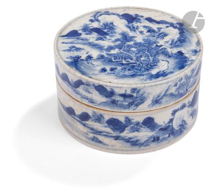 null Petite boîte ronde en porcelaine bleu et blanc dite « pâte tendre » à couverte...