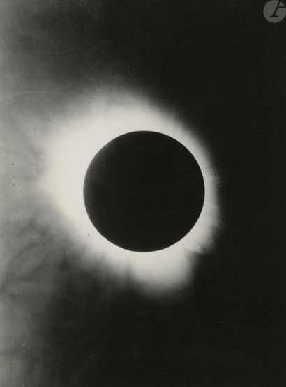 null Photographe du U.S. Naval Observatory
Éclipse solaire, observée depuis l'île...