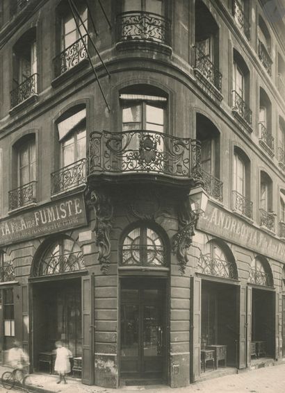 null Photographe non identifié 
Architecture rouannaise, c. 1920. 
Rue des Ours....