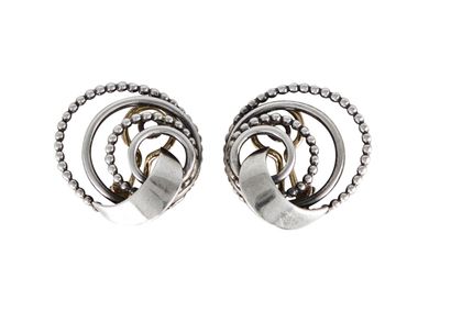 null Pair of silver ear clips drawing an abstract pattern. French work of the 1930s....