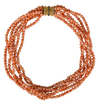 null Necklace of 6 rows of coral beads, clasp in 18K (750) gold, decorated with a...