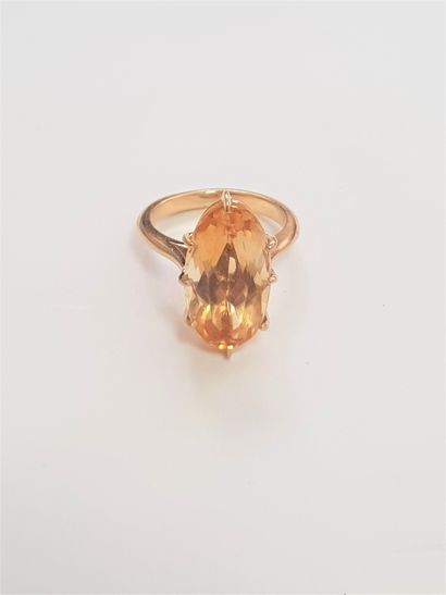 null 18K (750) gold ring set with an oval citrine. Finger size : 52. Gross weight:...