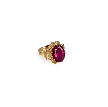 null Ring in 18K (750) gold, set with an oval faceted synthetic ruby. French work....