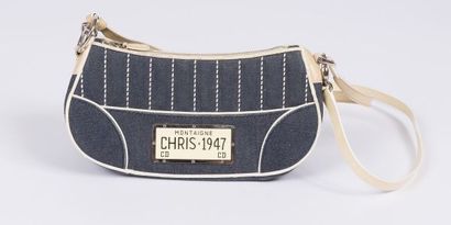 null Christian DIOR et Christian LACROIX. Lot de deux sacs : un petit sac en jean...