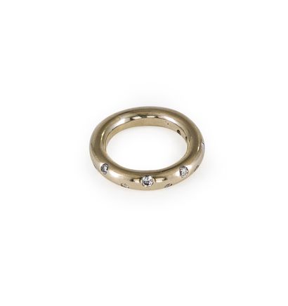 null Ring in 18K (750) gold set with round brilliant diamonds. French work of the...