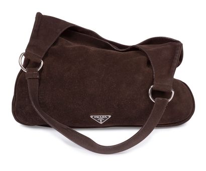 null PRADA. Sac en peau marron, dans sa housse. Dimensions : 35 x 35 x 5 cm