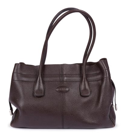 null TOD'S. Brown grained leather bag, in its cover. Dimensions: 34 x 22 x 12 cm...