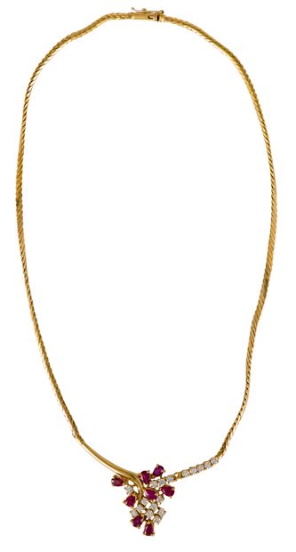 null Flexible necklace in 18K (750) gold, the neckline adorned with pear-cut rubies...