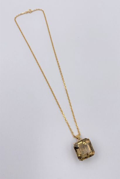 null 9K gold pendant (375) set with a square smoked quartz, sliding on a 9K gold...