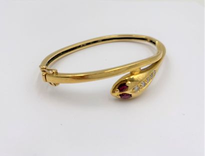 null Bracelet in 18K (750) gold, drawing a snake, the head with 5 round brilliant...