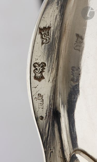 null 
PARIS 1758 - 1759



Profond poêlon en argent de forme ronde, la bordure à...
