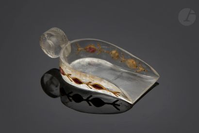 null INDIA XIXth CENTURY
Small rock crystal scoop with lateral inlays of red stones...