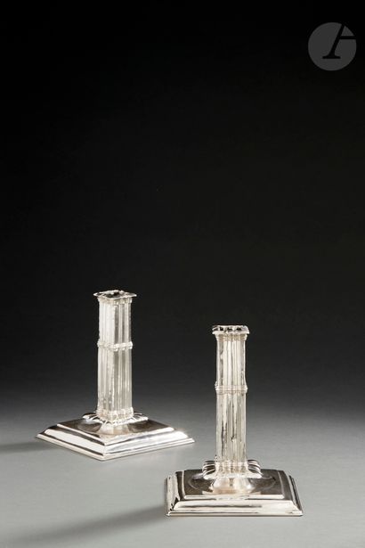 null SAINT-OMER 1682
Pair of torches with a square base in gradation called "à la...
