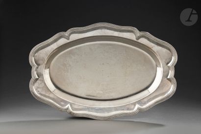 null PARIS 1771 - 1772
Large plain silver dish of oval shape with turned up ends...