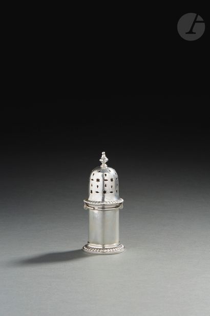 null PERPIGNAN OR BEZIERS CIRCA 1690 - 1710
Small silver pepper shaker, the edge...