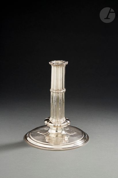null PARIS 1659 - 1660
Rare silver candlestick. The round and flat base with a very...