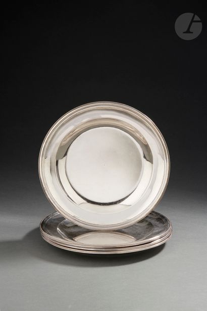 null PARIS 1787 - 1788
Suite of four silver plates, round shape with a row of pearls...