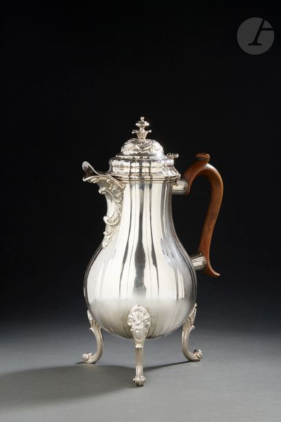 MONS 1751 Silver tripod coffee pot, baluster...