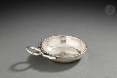 null THOUARS 1745 - 1747
Silver wine cup, engraved on the edge B. BREBION.
Master...