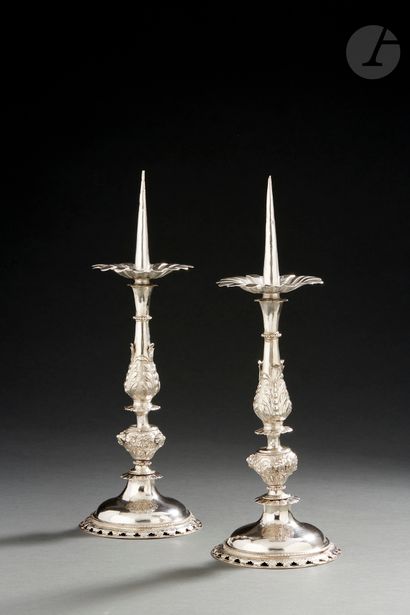 null PARIS 1644 - 1645
Pair of silver pikers. The round base is bordered with openwork...