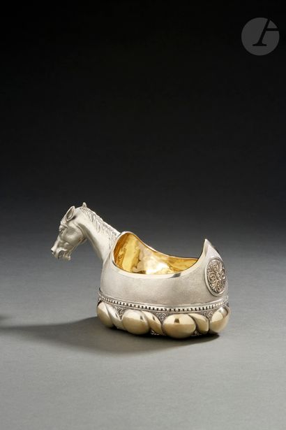 null MOSCOW 1888
Kovsh in silver and vermeil.
The body recalls the shape of an equine...