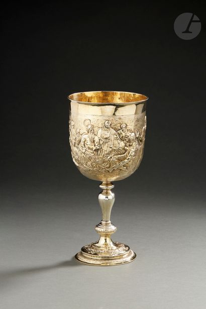 LONDON 1697
Large vermeil cup resting on...