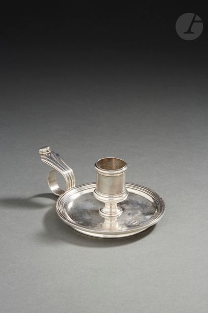 null PARIS 1736 - 1737
Small plain silver hand candlestick resting on a frame, engraved...