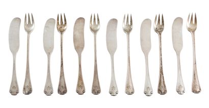 null TIFFANY 1911
Silver lot composed of six silver spreaders and six small forks...