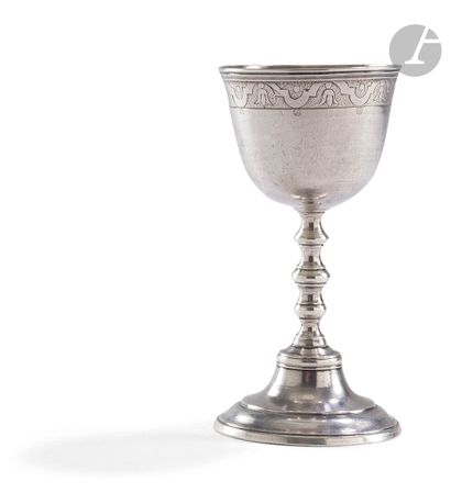 null FIRST HALF OF THE 18th CENTURY PROBABLY FRENCH PROVINCE
Silver egg cup standing...