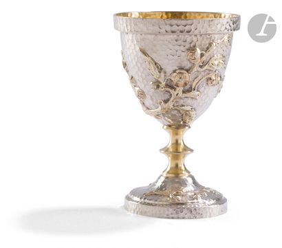 null PARIS 1890 - 1900
Silver egg cup on a circular pedestal decorated with a simulated...