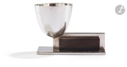null FRANCE BEFORE 1933
Metal egg cup (nickel-plated or chrome-plated to be seen)...