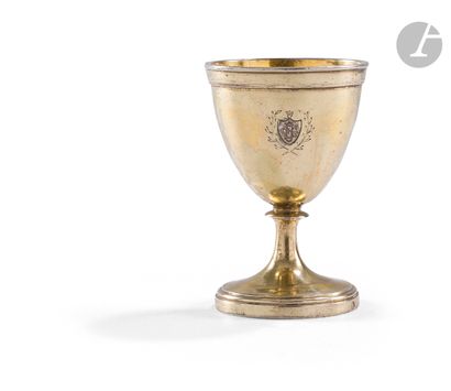 null PARIS 1798 - 1809
A plain gilt-edged egg cup, the circular base bordered with...