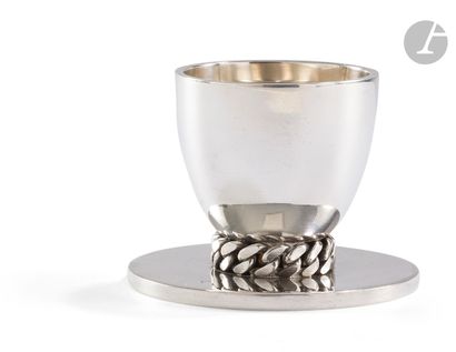 FRANCE 1930 - 1960
Silver egg cup, model...